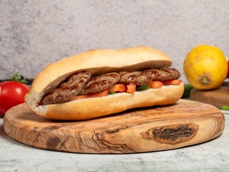 Yarım Ekmek Arası Köfte görseli