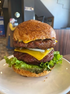 Hazende Double Cheeseburger görseli