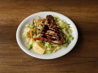 Izgara Levrek Salata görseli