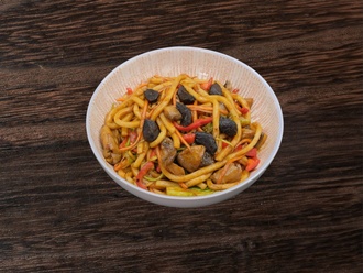Siyah Sarımsaklı Sebzeli Udon görseli