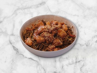 Sebzeli Erişte Üstü General Tso Tavuk görseli