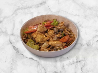 Sebzeli Erişte Üstü Thai Usulü Kaju Fıstıklı Tavuk görseli