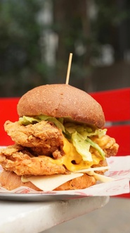 Monkey's Ceasar Burger görseli
