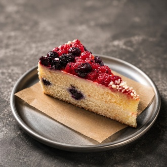 Berry Hibiscus Cake görseli