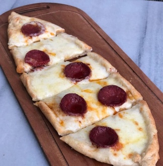 Kaşarlı Sucuklu Pide görseli