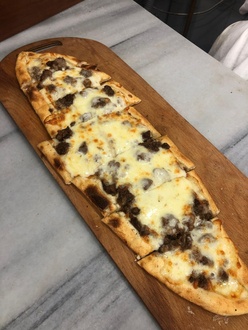 Kavurmalı Kaşarlı Pide görseli