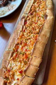 Tavuklu Kaşarlı Pide görseli