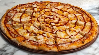 Barbekü Soslu Tavuklu Pizza görseli