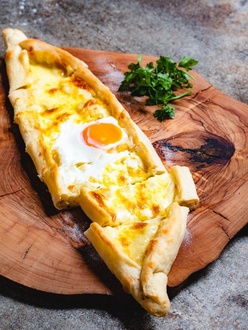 Kaşarlı Yumurtalı Pide görseli