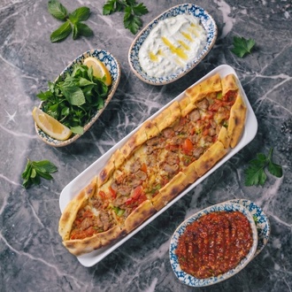 Kuşbaşılı Pide görseli