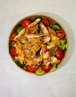 Çıtır Tavuklu Salata görseli