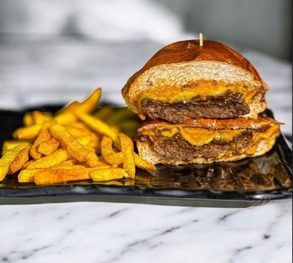 Double Hot Burger görseli
