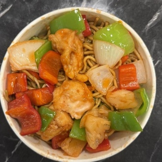 Noodle Üstü Tatlı Ekşi Tavuk + 1 Kutu Cola görseli