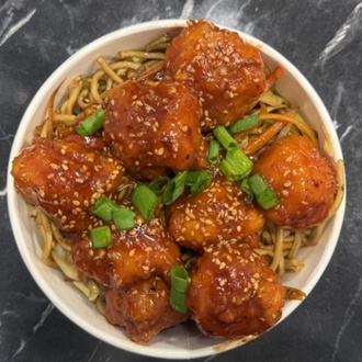 Noodle Üstü General Tso Tavuk + 1 Kutu Cola görseli