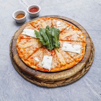 Dört Peynirli Pizza Orta Boy görseli