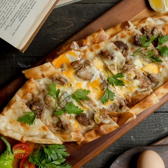Kavurmalı Yumurtalı Pide görseli
