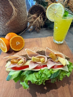 Tavuk Jambon Patatesli Sandviç görseli