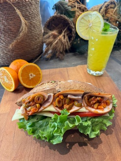 Hindi Füme Zeytin Soslu Sandviç görseli