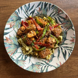 Acı Tavuk Pesto Soslu Makarna görseli