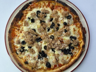 Ton Balıklı Pizza görseli