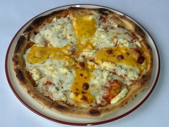 Quatre Fromages Pizza görseli
