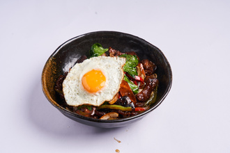 Kore Soslu Dana Etli Japchae görseli