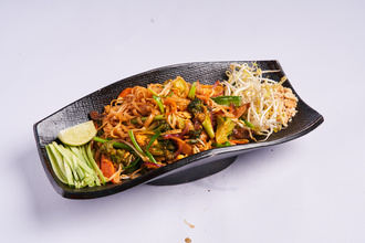 Sebzeli Pad Thai görseli