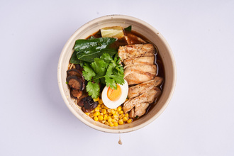 Miso Soslu Tavuklu Ramen görseli