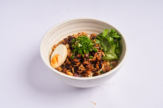 Dan Dan Tavuklu Ramen görseli