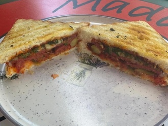 Kare Tost Sucuklu görseli