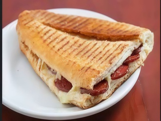 Yarım Ekmek Arası Kaşarlı Tost görseli