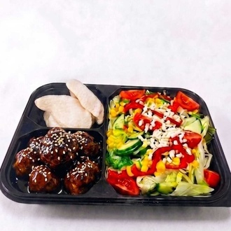 Teriyaki Chicken & Salads görseli