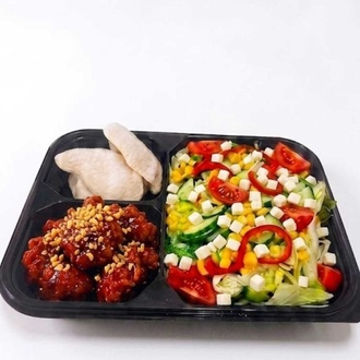 Sweet Chili Chicken & Salad görseli