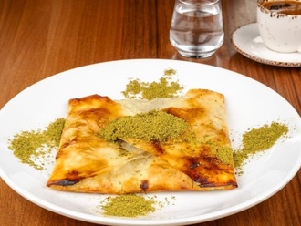 Antep Fıstıklı Katmer. görseli