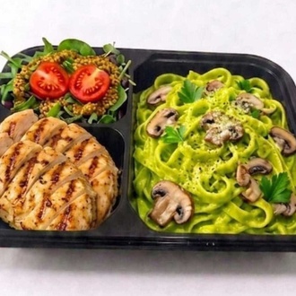 Pesto Soslu Izgara Tavuk Alfredo görseli