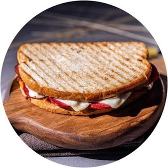Ayvalık Emeğiyle3 Katlı 3 Malzemeli Tost görseli
