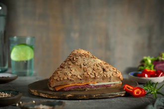 Dana Jambonlu Cheddar Peynirli Sandviç görseli