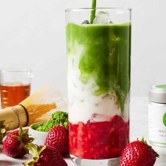 Iced Matcha Strawberry Latte görseli