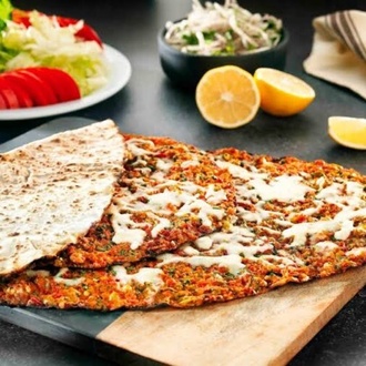 Kaşarlı Lahmacun görseli