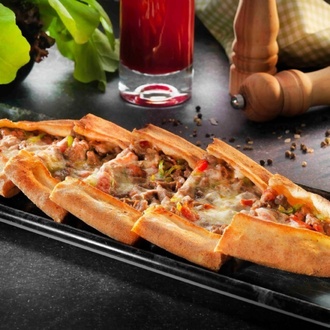 Sebzeli Kaşarlı Pide görseli