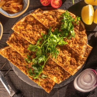 Lahmacun görseli