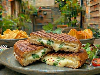 Beyaz Peynirli Tost görseli