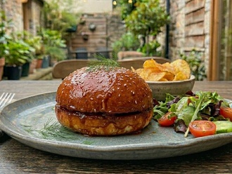 Islak Cheddarlı Burger görseli