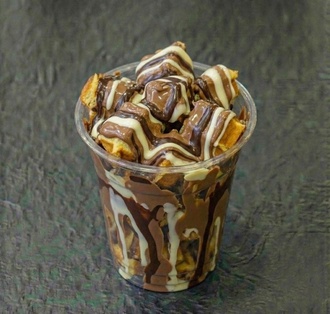 Üç Çikolatalı Bardak Waffle görseli