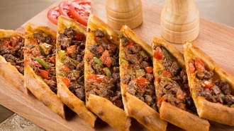 Kuşbaşılı Pide görseli