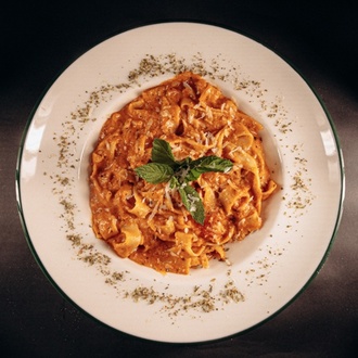 Domates Soslu Fettuccine görseli
