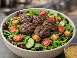 Izgara Köfteli Salata görseli