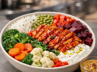 Sweet Chili Soslu Tavuklu Bowl görseli