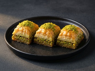 Fıstıklı Kare Baklava görseli