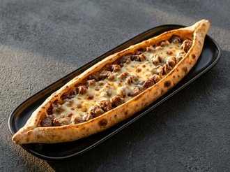 Kuşbaşılı Kaşarlı Pide görseli